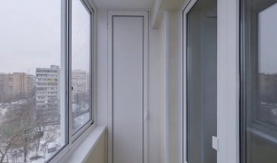 Нужно ли менять остекление балкона от застройщика?